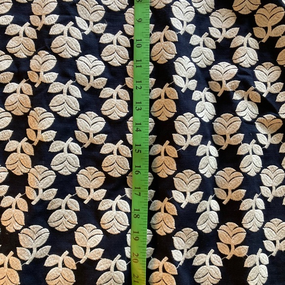 Boden tulip embroidered A line skirt, size 10L - Picture 8 of 8